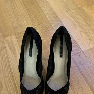 Schwarze Heels