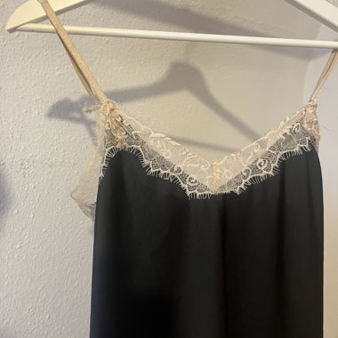 schwarzes kleid mit spitze