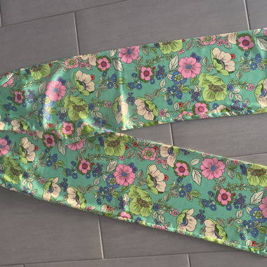 Pantaloni in raso floreale Zara