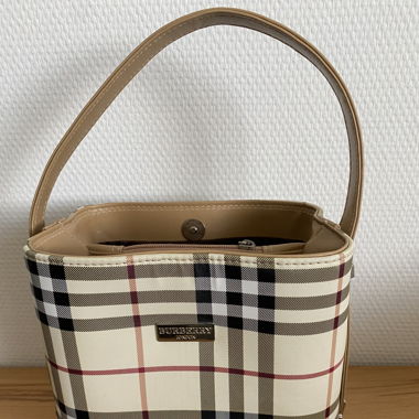 Burberry-Style Handtasche – wie neu!