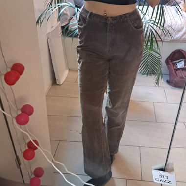 Braune weiche Hosen