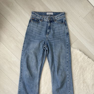 straight leg jeans