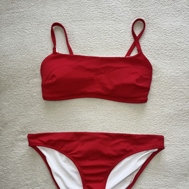 Roter Bikini