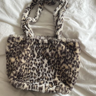 Leo-Fellhandtasche
