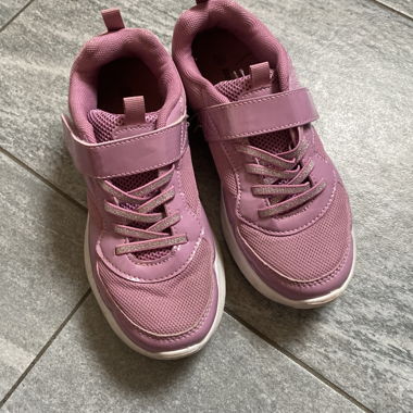 Sneakers rosa con velcro