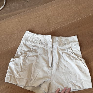 Baige Shorts