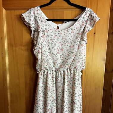Sommerliches Blumenkleid