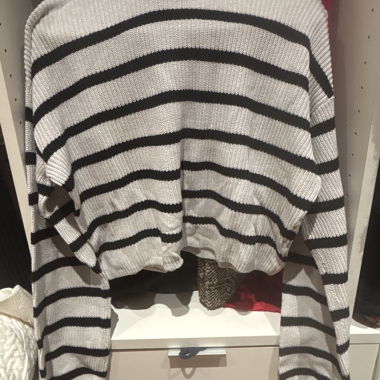 Maglione a righe beige e nero