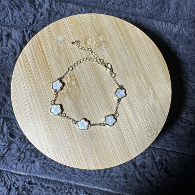 Bracelet fleur blanche