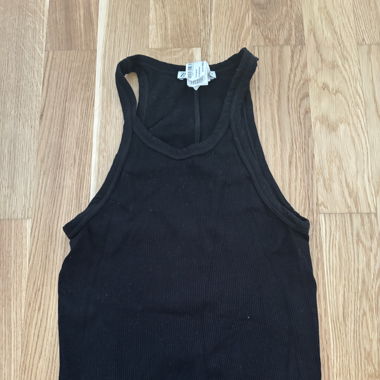 Schwarzer Top