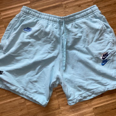 Nike Sweatshorts Hellblau