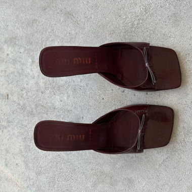 Tacchi Miu Miu bordeaux