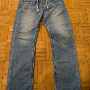 2 pantaloni in jeans