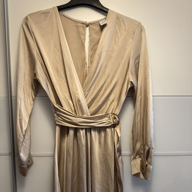 Robe courte en satin