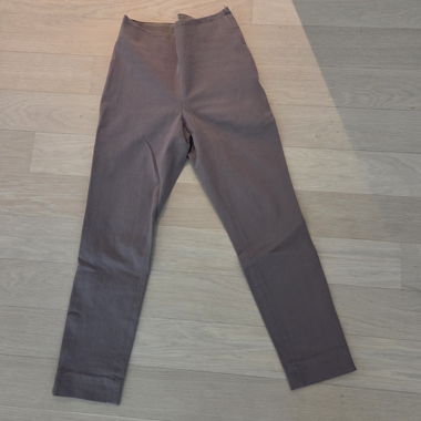 Pantaloni grigi aderenti con zip COS