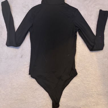 Schwarzer Langarmbody mit Rollkragen