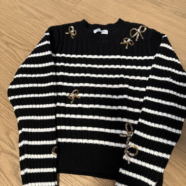 Pull rayé noir et blanc