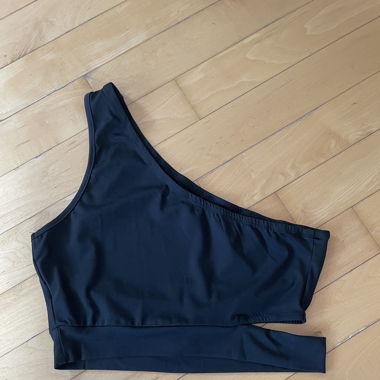 Crop Top mit Schulterausschnitt