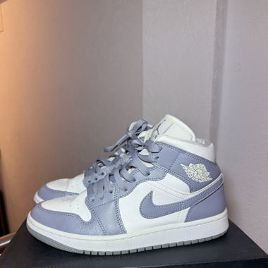 Jordan 1 mid grey