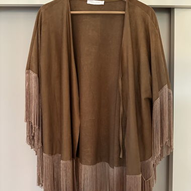 Cardigan mit braunen Fransen