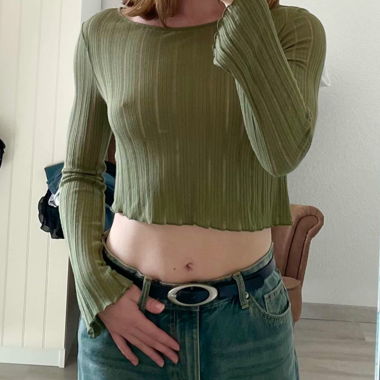 Top noir et top vert 