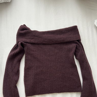 Off shoulder Pullover