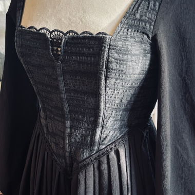 Vestito nero con pizzo di Disturbia