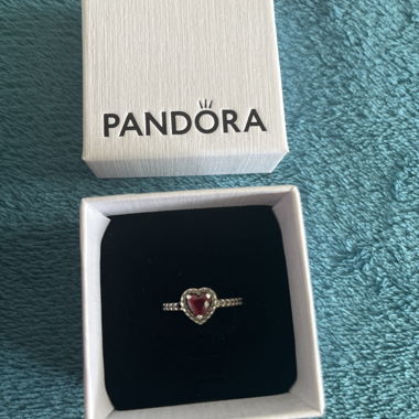 Pandora Herzring