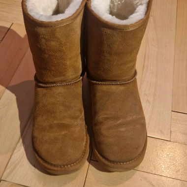 Bottes beiges chaudes d'hiver