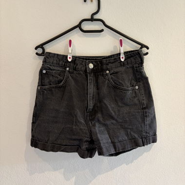 Schwarze Jeansshorts