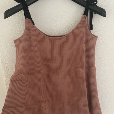 Rostfarbenes Top mit schwarzen Trägern (ZARA Knit)