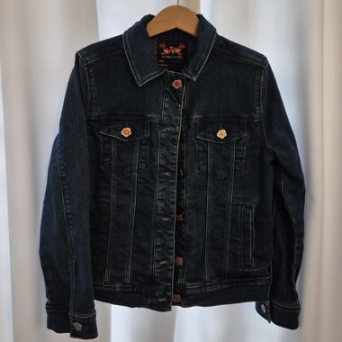 Veste en jean foncée avec fleurs