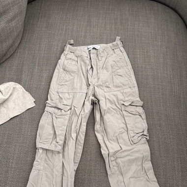 Cream cargohose