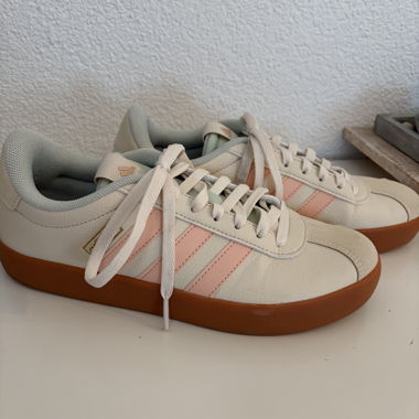 Adidas Sneakers