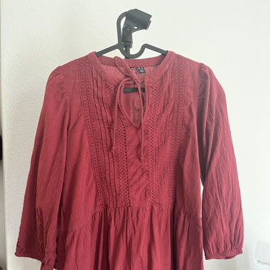 rotes Baumwollkleid