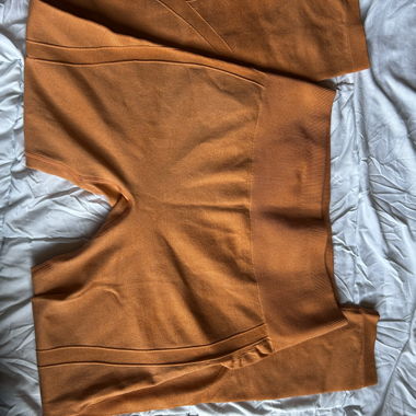 Completo sportivo arancione