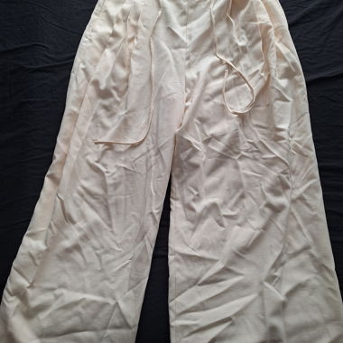 Pantalon large en tissu crème