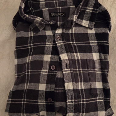 Chemise à carreaux noire