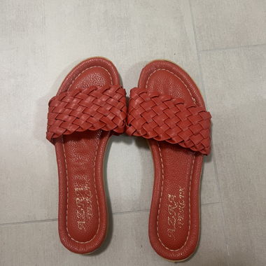 Offene Schuhe Rot