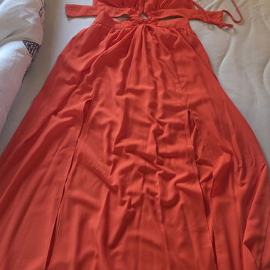 Robe longue orange à dos nu