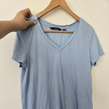 Light Blue V-Neck Tee – VERO MODA – Size S