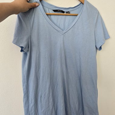 Light Blue V-Neck Tee – VERO MODA – Size S