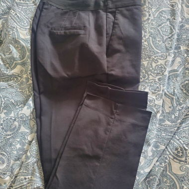 Schwarze Chinohose