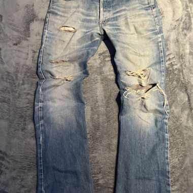 Jeans en denim bleu vieilli