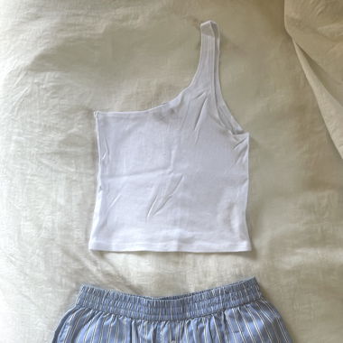 One shoulder Subdued Top