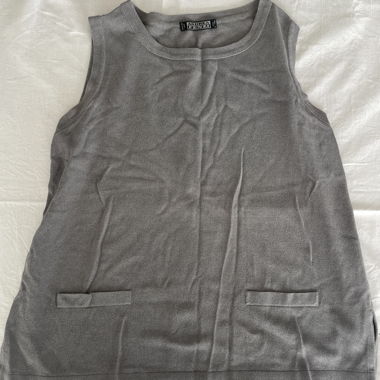 Top smanicato grigio di Andrea Fenzi