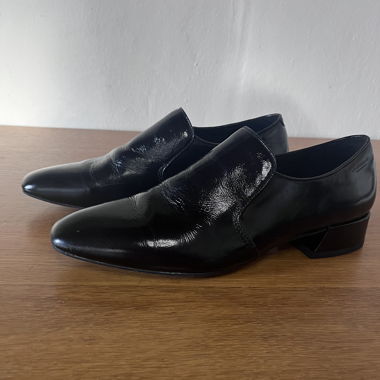 Vagabond low shoes in black patent leather