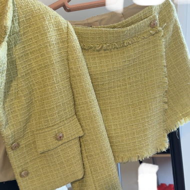 Lot de robes et jupe