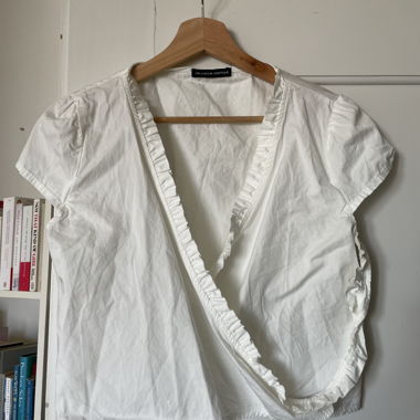 Blouse portefeuille blanche de Brandy Melville