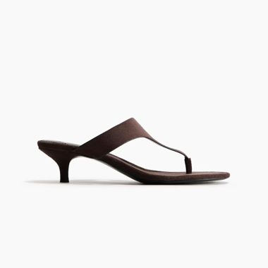 Sandali con tacco a gattino (kitten heel)